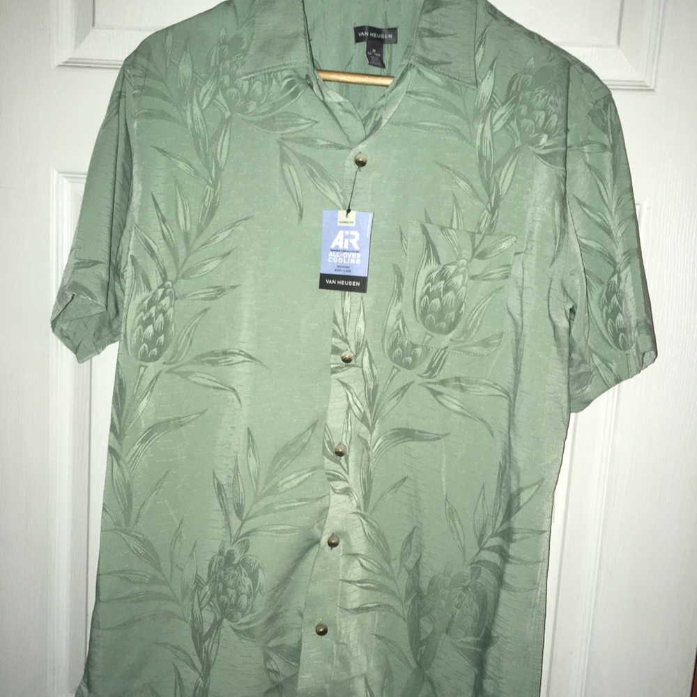 Fun & Classy Van Heusen Button Down Hawaiian Shirt